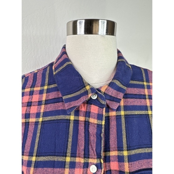 Old Navy The Boyfriend Button Down Shirt - Picture 4 of 12